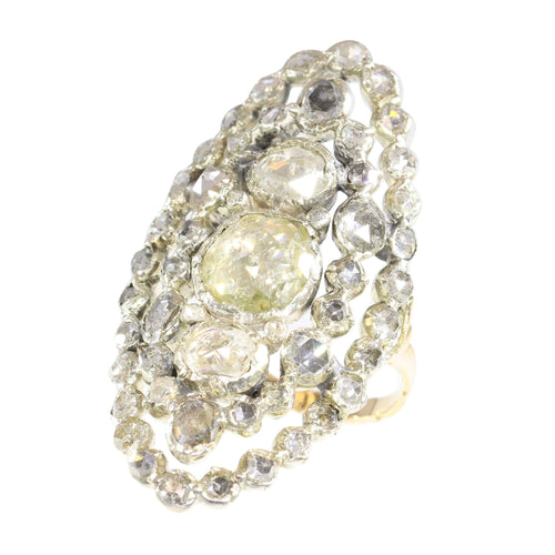Bague 58 Artisanat victorien : une bague en or et diamants d'allure royale 58 Facettes 23073-0137