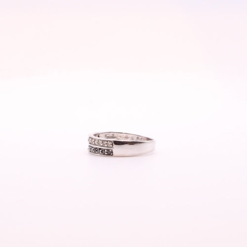 Bague Alliance Or blanc Diamants blancs et noirs 58 Facettes