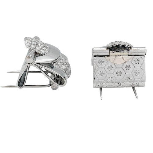 Broche Broches Tank en or blanc et diamants. 58 Facettes 31631