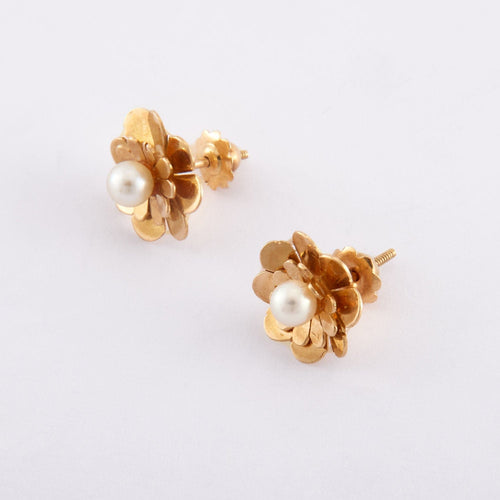 Boucles d'oreilles Paire de boucles d'oreilles fleurs, perle blanche 58 Facettes