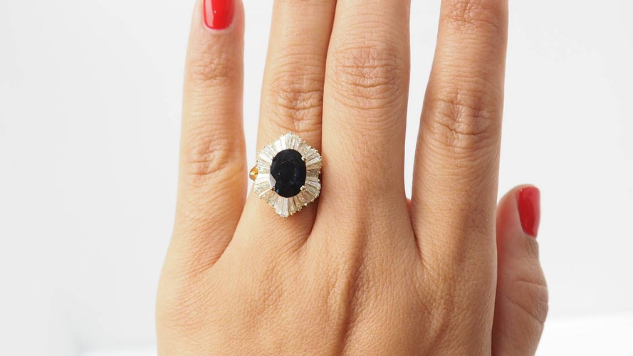 Bague 54 Bague Jupe en or jaune, saphir ovale et diamants 58 Facettes 32522