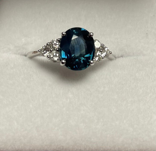 Bague Bague Saphir ovale 2.27ct Diamants 58 Facettes