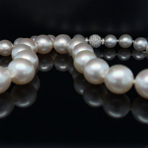 Collier Collier de diamants et perles blanches d'Australie 58 Facettes
