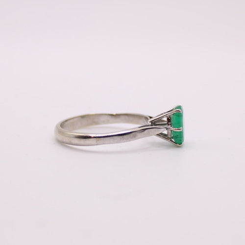 Bague Solitaire or blanc Emeraude ovale 58 Facettes