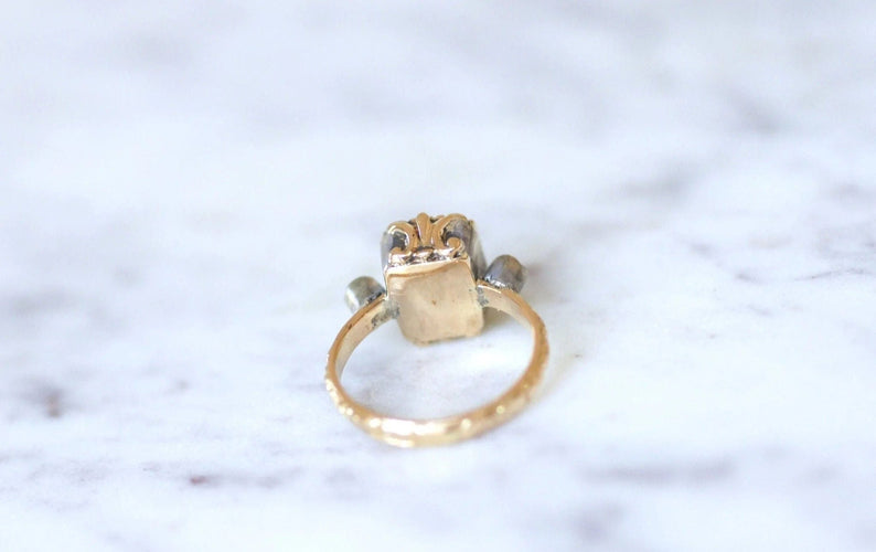 Bague Bague style Victorien émeraude et diamants 58 Facettes