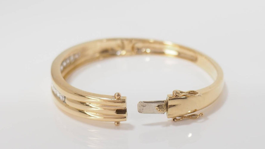 Bracelet Bracelet jonc ouvrant en or jaune et diamants 58 Facettes 32150