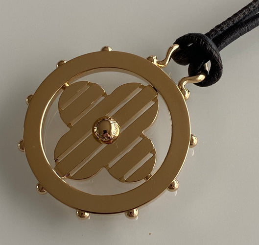 Pendentif LOUIS VUITTON. Pendentif or jaune 18K 58 Facettes