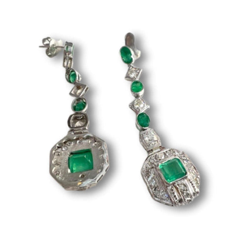 Boucles d'oreilles Boucles d'oreilles en platine de style Art Déco avec diamants et émeraude 58 Facettes Q725A