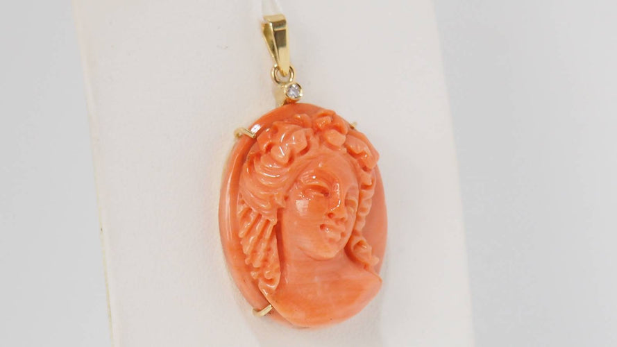 Pendentif Pendentif or jaune, corail et diamant 58 Facettes F4898