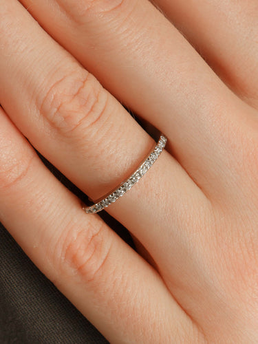 Bague Alliance en or blanc et diamants 58 Facettes