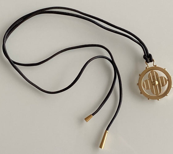 Pendentif LOUIS VUITTON. Pendentif or jaune 18K 58 Facettes