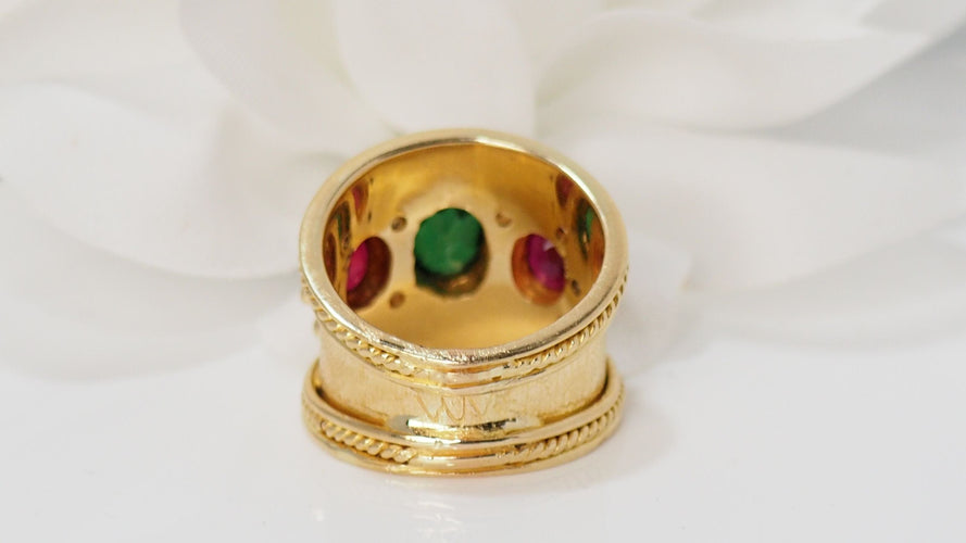 Bague 53 Bague jonc ruban en or jaune rubis et pierre verte 58 Facettes 32035
