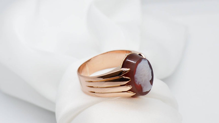 Bague Bague chevalière années 50 en or rose et camée 58 Facettes 30277