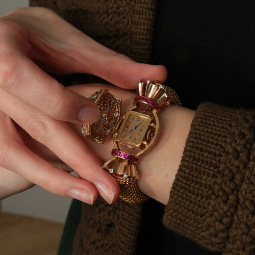 Montre Montre Bracelet Vintage en Or, Rubis et Diamants 58 Facettes