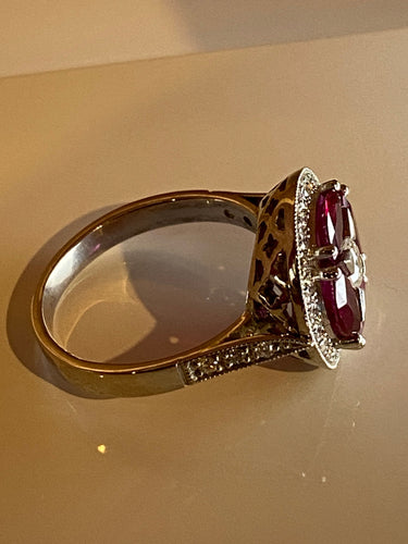 Bague Bague en Or jaune, Rubis navettes & diamants 58 Facettes