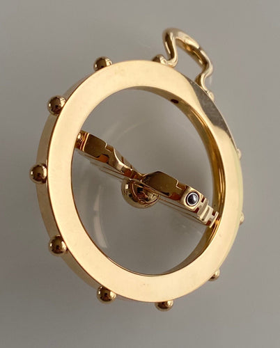 Pendentif LOUIS VUITTON. Pendentif or jaune 18K 58 Facettes