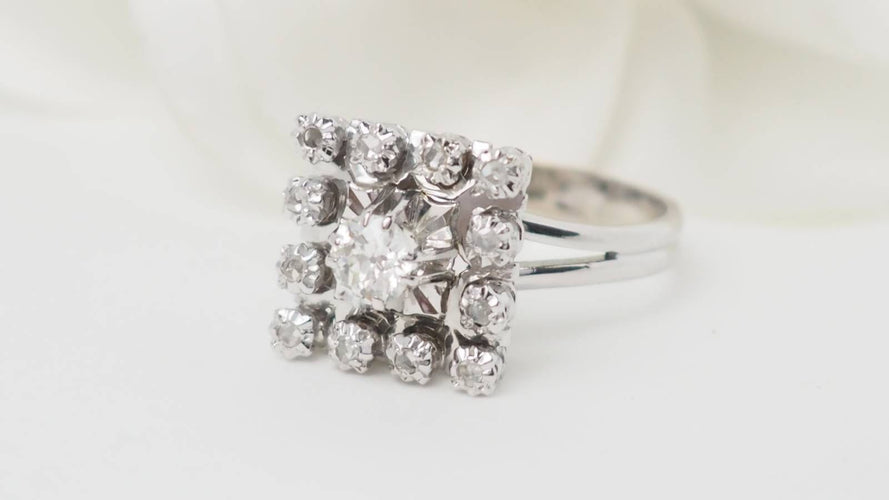 Bague 54 Bague entourage en or blanc et diamants 58 Facettes 32575