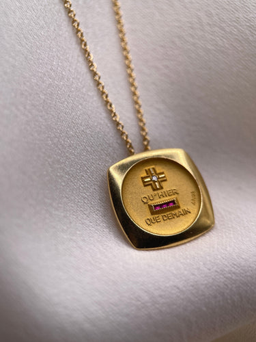 Pendentif Médaille Amour Augis , Diamant et Rubis 58 Facettes