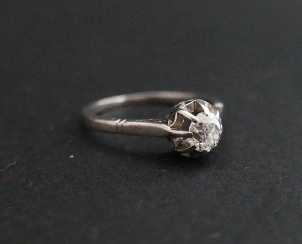Bague 50 Bague en Platine sertie d'un Diamant. 58 Facettes 1038944