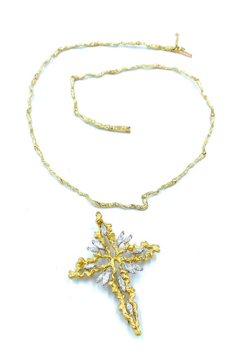 Collier GILBERT ALBERT. Croix en or jaune et diamants 58 Facettes