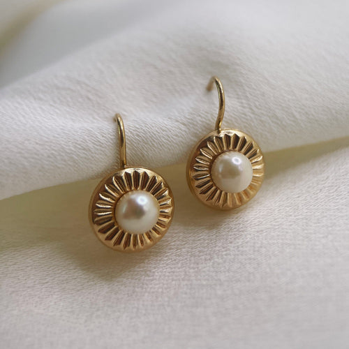 Boucles d'oreilles Dormeuses Vintage en Or Godronné et Perles de Culture 58 Facettes