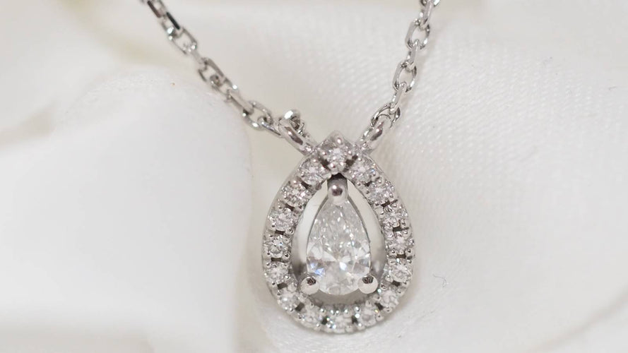 Collier Collier pendentif en or blanc et diamants 58 Facettes 31208