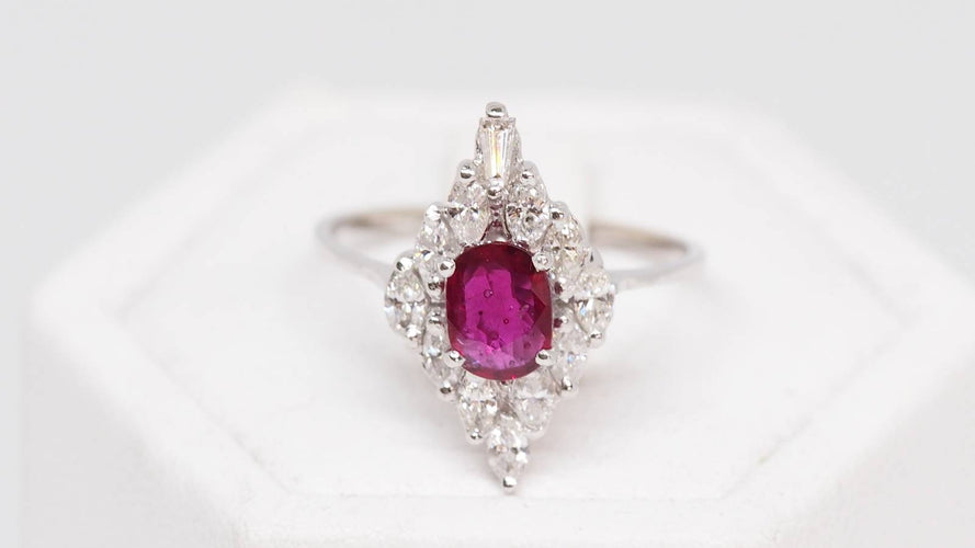 Bague Bague marquise en or blanc, rubis et diamants navette 58 Facettes 29917