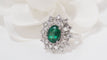 Bague 54 Bague entourage en or blanc, émeraude ovale et diamants 58 Facettes 31617