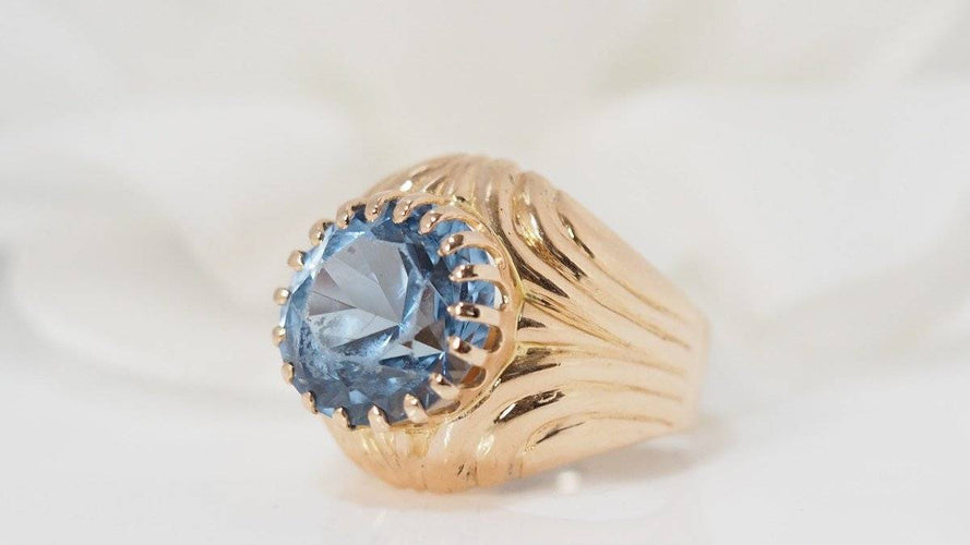 Bague Bague godronnée or jaune et topaze bleue 58 Facettes 30912