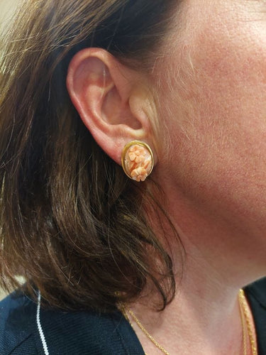 Boucles d'oreilles CLIPS EN OR JAUNE & CORAIL 58 Facettes 066401