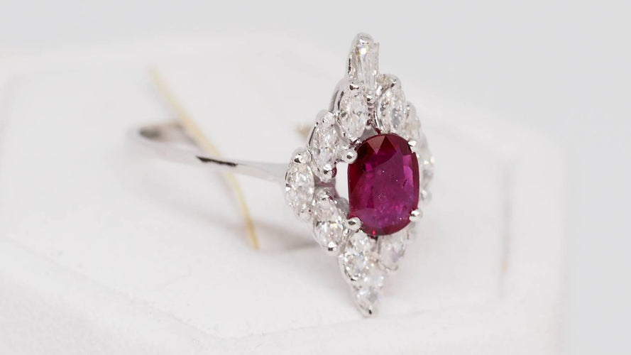 Bague Bague marquise en or blanc, rubis et diamants navette 58 Facettes 29917