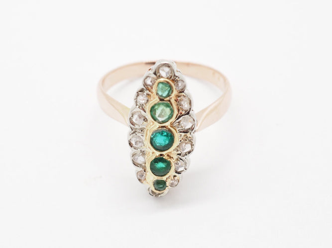 Bague 53 Bague marquise ancienne, émeraudes et diamants 58 Facettes