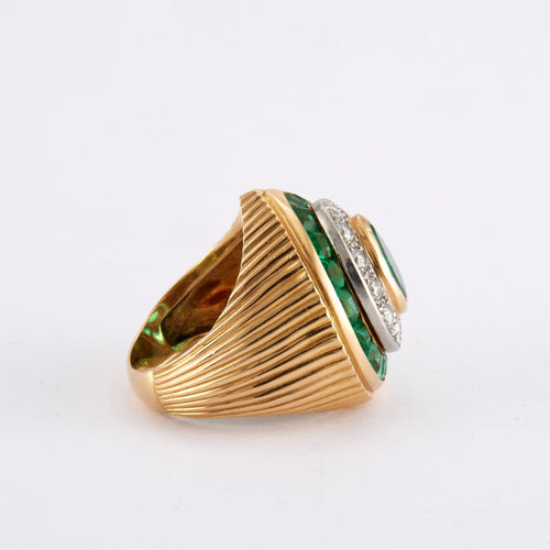 Bague Bague chevalière en or jaune, platine godronnée, émeraude 58 Facettes