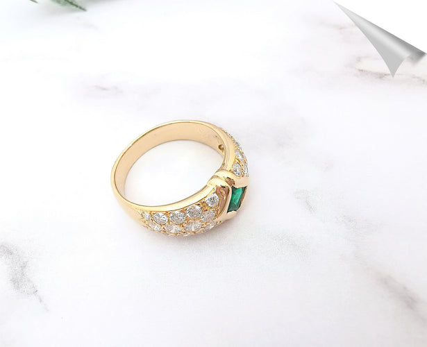 Bague Bague en or jaune, émeraude, diamants 58 Facettes AA 1553