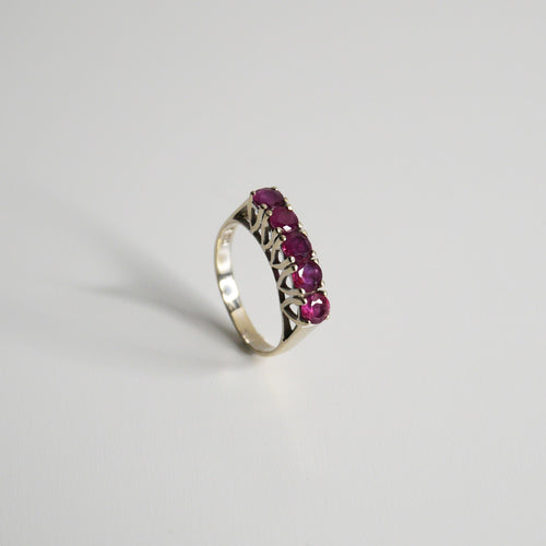 Bague 52 Demie-Alliance Vintage en Or Blanc et Rubis 58 Facettes