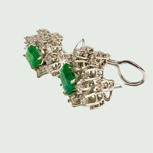 Boucles d'oreilles BOUCLES D'OREILLES EN OR 18 KTS ROSETTE 1950 avec DIAMANTS et ÉMERAUDES 58 Facettes Q945A