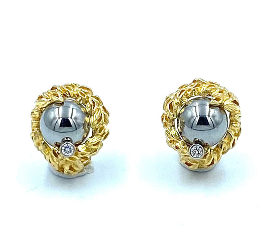 Boucles d'oreilles Gilbert Albert. Boucles d’oreilles or jaune, diamants et billes interchangeables. 58 Facettes
