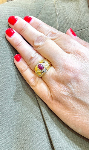 Bague Bague vintage en or jaune, rubis cabochon et diamants 58 Facettes