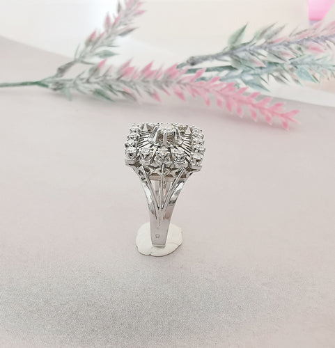 Bague Bague Vintage carrée Diamants 58 Facettes AA 1470