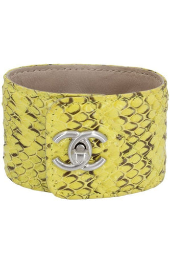 Bracelet BRACELET MANCHETTE PYTHON SIGNÉE "CHANEL" 58 Facettes 054671