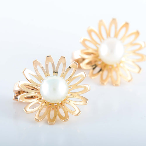 Boucles d'oreilles BOUCLES D’OREILLES FLEUR OR JAUNE ET PERLE 58 Facettes LP 916
