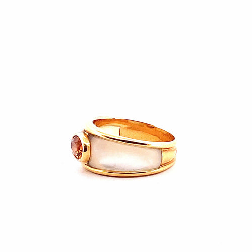 Bague Bague en or jaune 18 carats , topaze ovale et nacre blanche 58 Facettes