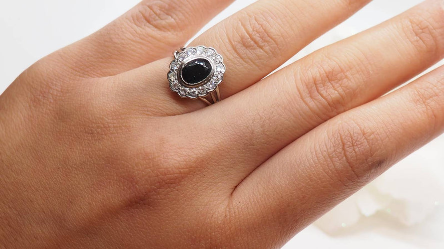 Bague Bague marguerite en or blanc, saphir et diamants 58 Facettes 29977