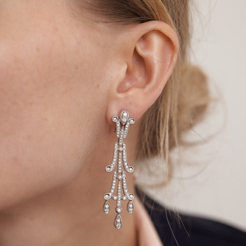 Boucles d'oreilles Boucles pendantes en or gris, diamants 58 Facettes