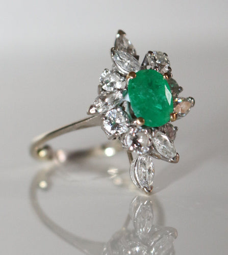 Bague 52 Bague Navette Emeraude et Diamants 58 Facettes 507