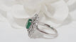 Bague 54 Bague entourage en or blanc, émeraude ovale et diamants 58 Facettes 31617