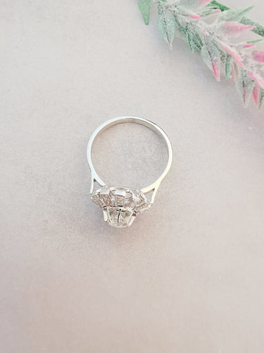 Bague Bague Fleur Ancienne Diamants Or Blanc 58 Facettes AA 1480