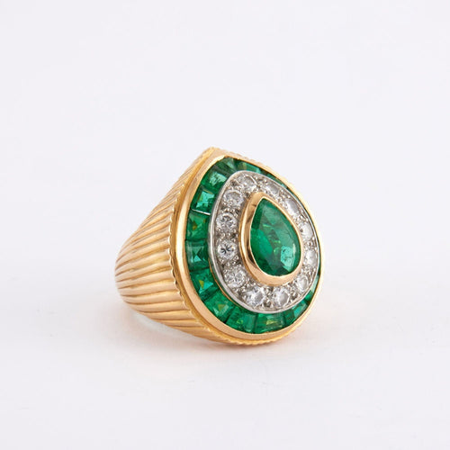 Bague Bague chevalière en or jaune, platine godronnée, émeraude 58 Facettes