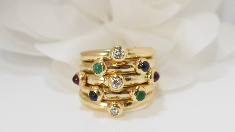 Bague 53.5 Multi Anneaux En Or Jaune Cabochons Rubis, Saphirs Et émeraudes 58 Facettes 32034