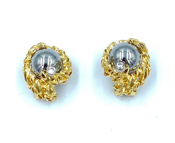 Boucles d'oreilles Gilbert Albert. Boucles d’oreilles or jaune, diamants et billes interchangeables. 58 Facettes
